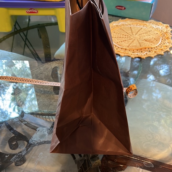 Authentic Louis Vuitton Paper bag - Picture 4 of 10